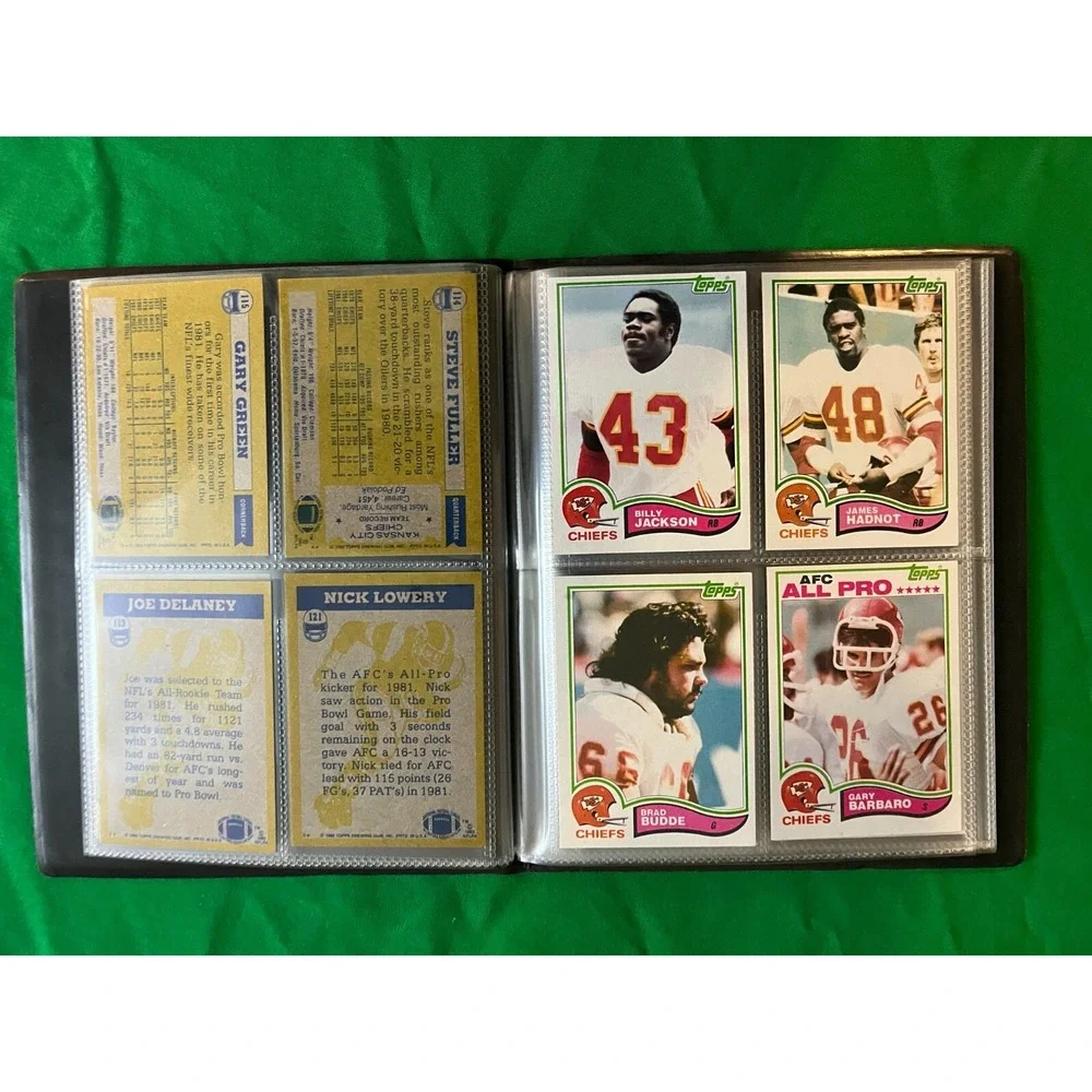 Kansas City Chiefs 1982 Topps‎ Team Set with 40 card collector album.